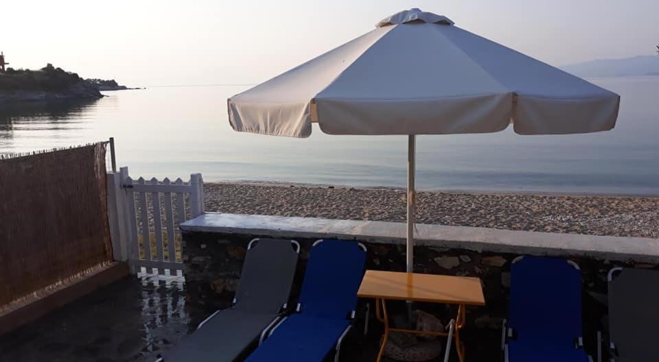 House Kokkalas On The Beach Pyrgadikia Buitenkant foto
