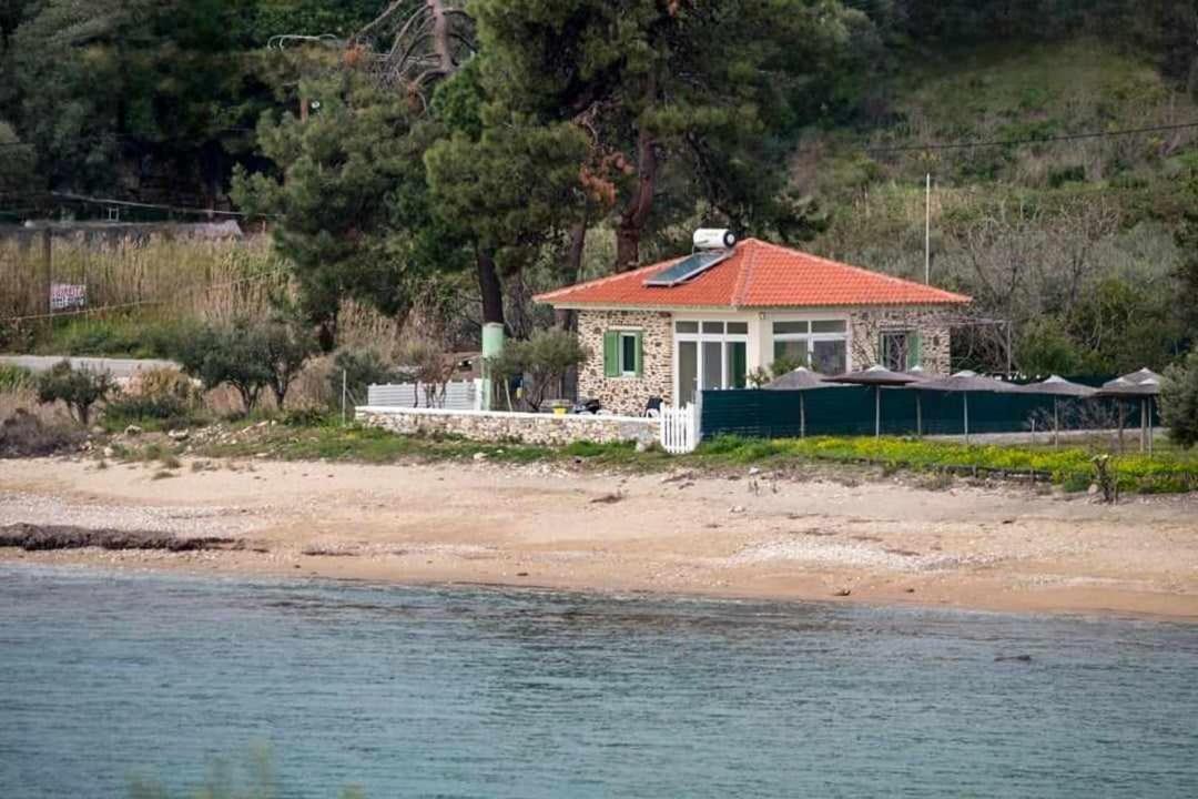 House Kokkalas On The Beach Pyrgadikia Buitenkant foto