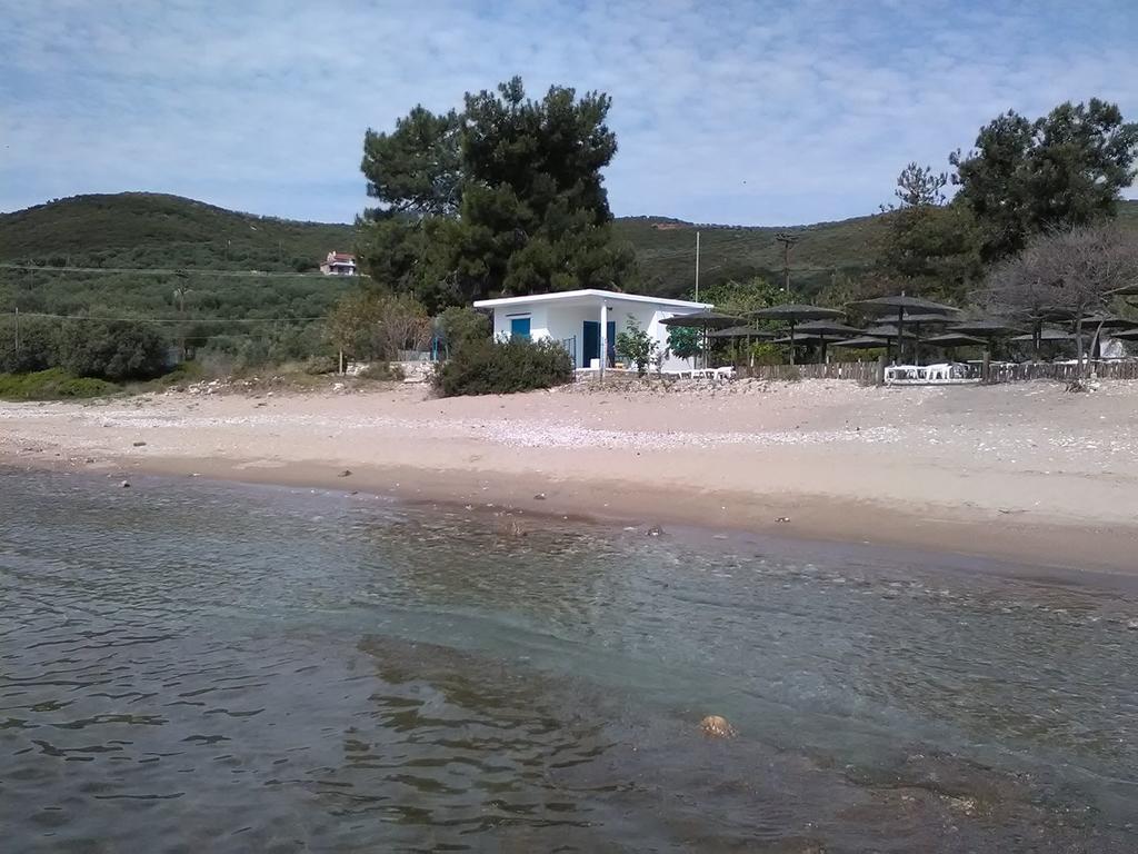 House Kokkalas On The Beach Pyrgadikia Buitenkant foto